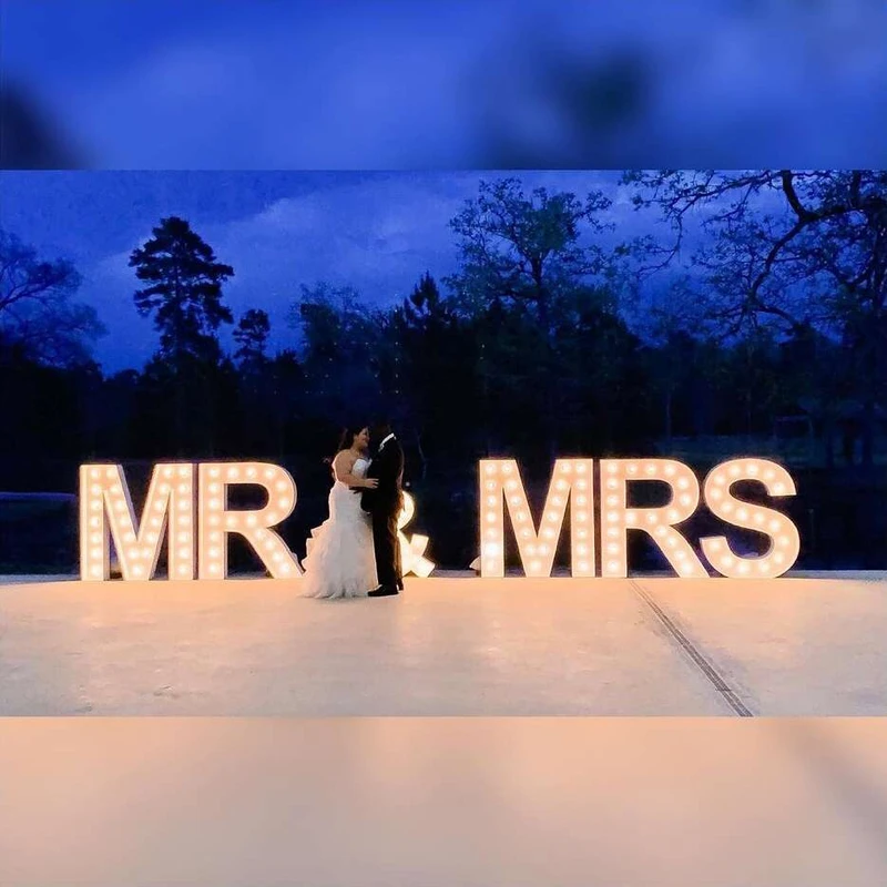 MR & MRS