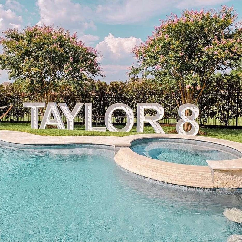 TAYLOR 8